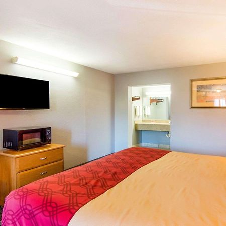 Econo Lodge Wichita Falls Downtown Екстериор снимка