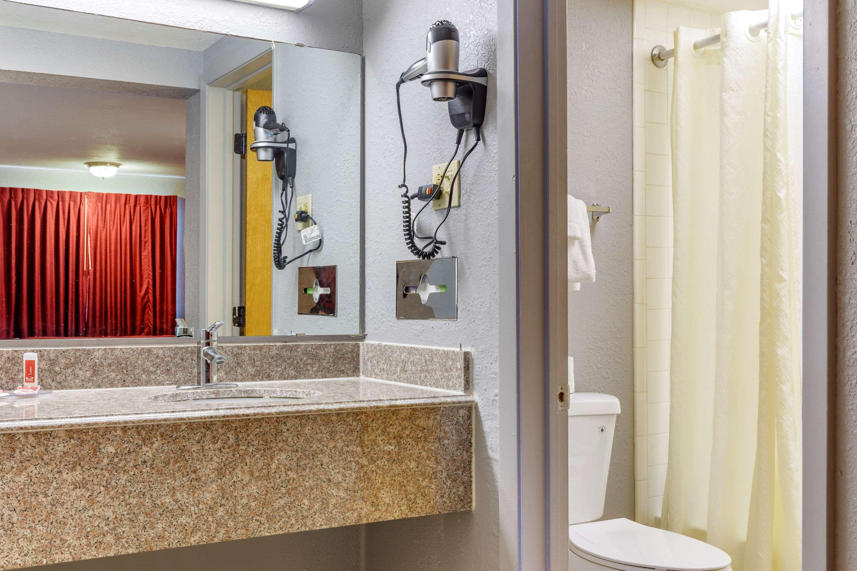 Econo Lodge Wichita Falls Downtown Екстериор снимка
