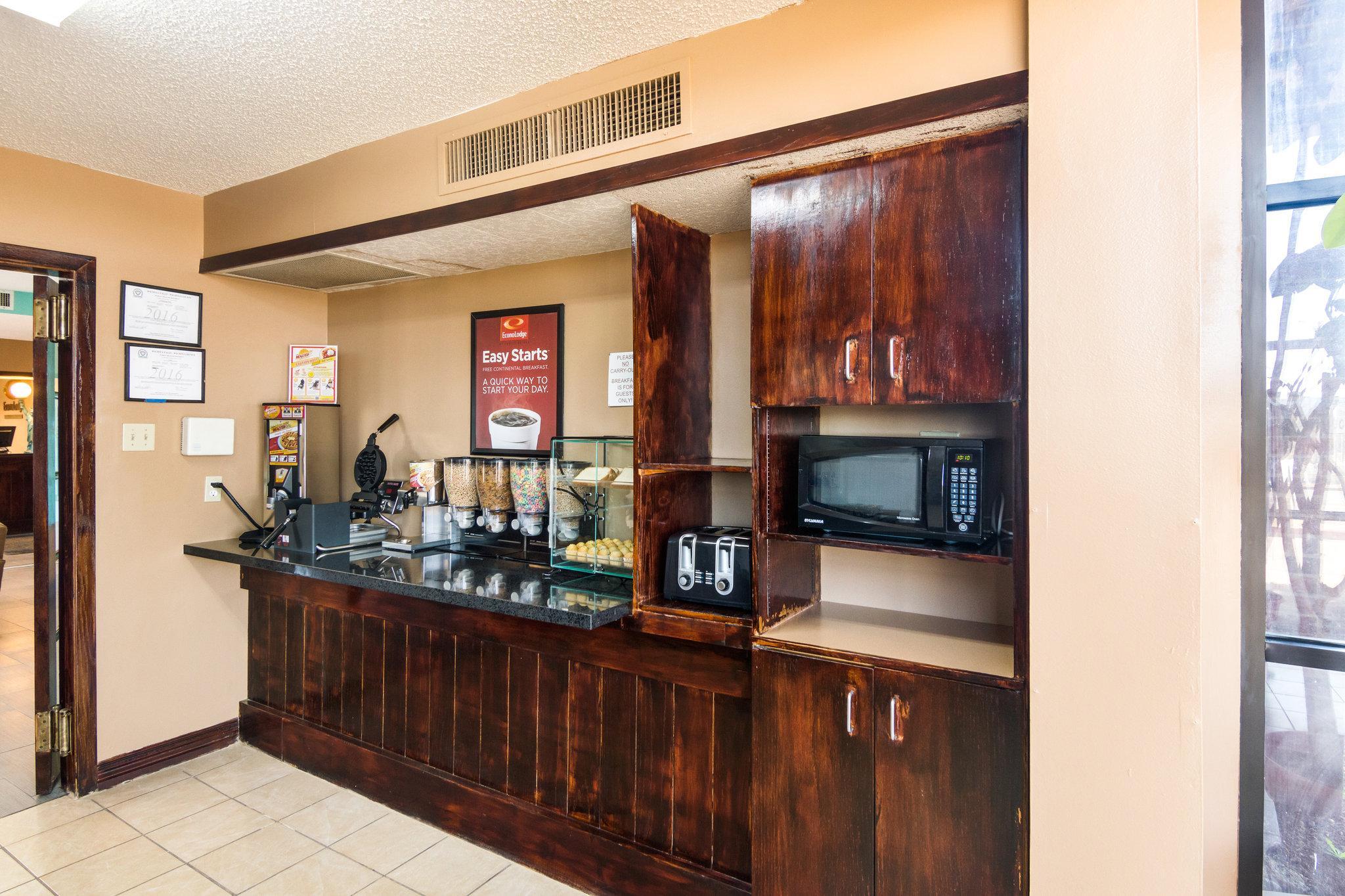 Econo Lodge Wichita Falls Downtown Екстериор снимка