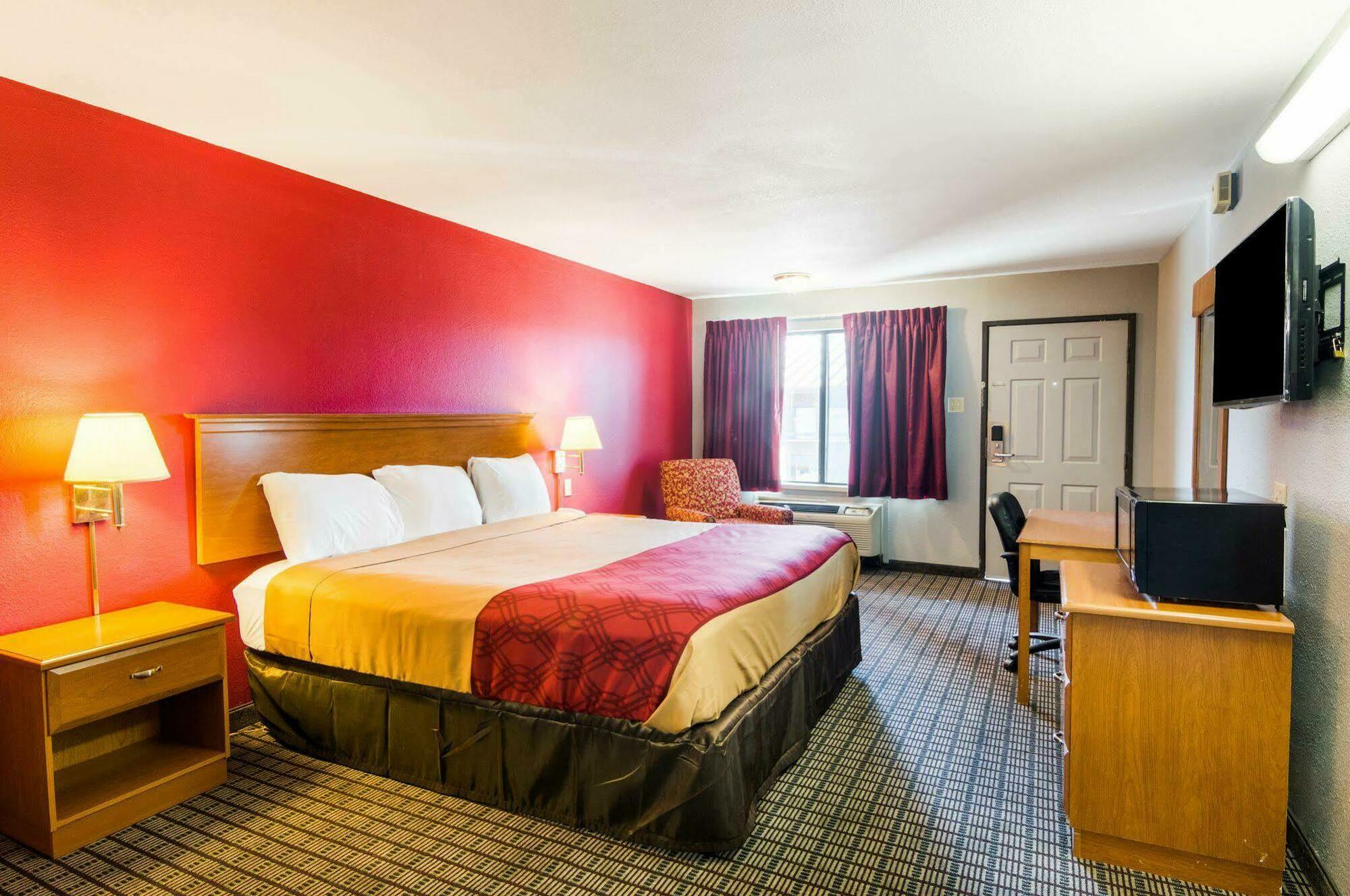 Econo Lodge Wichita Falls Downtown Екстериор снимка